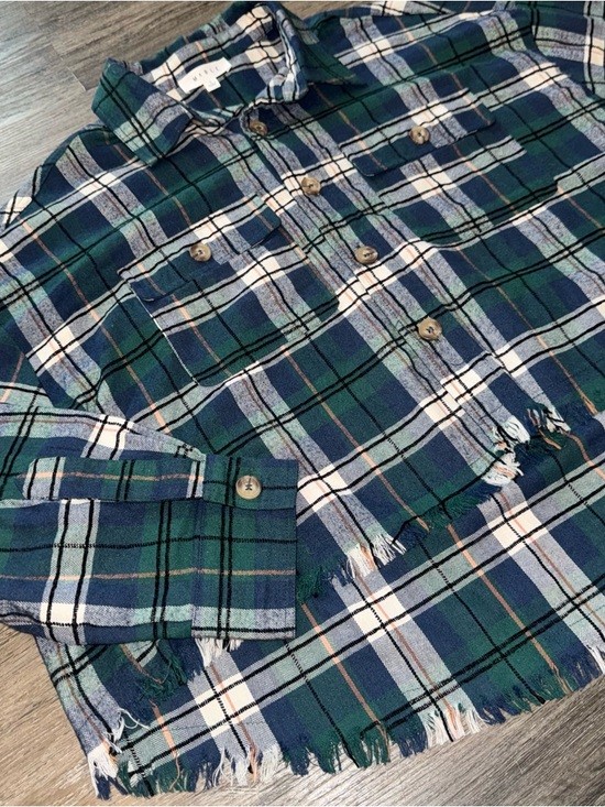 MABLE Oversized Plaid Flannel Frayed Hi-Lo Hem Cropped Boxy Fit Size Small - Picture 4 of 9